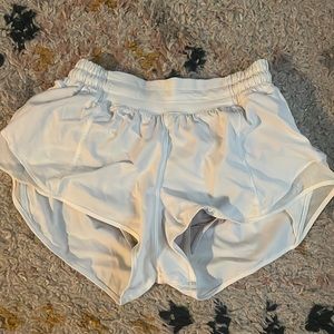 White low rise lulu lemon hotty hot shorts size 4, 2.5 inseam